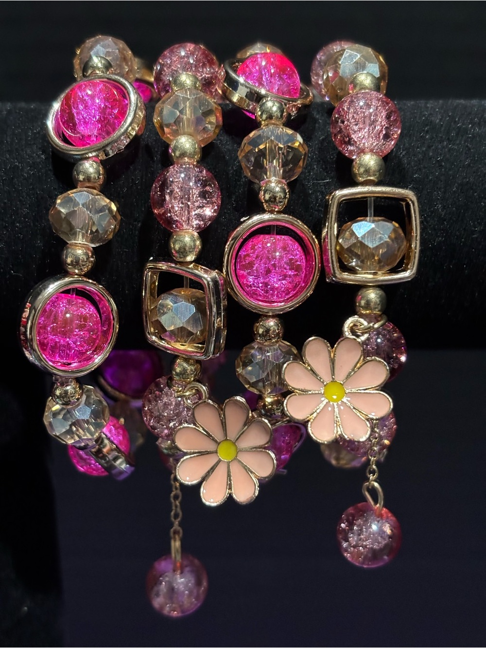 GORGEOUS HOT PINK & GOLD CRACKED BEADED BRACELETS W/DAISY CHARMS & ACCENTS 4PC - Picture 2 of 2